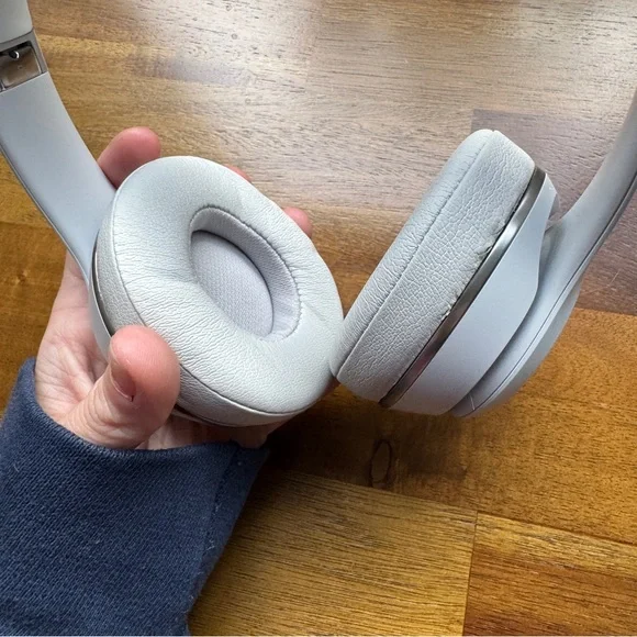 Beats By Dre. Solo 3 Wireless On Ear Headphones Silver